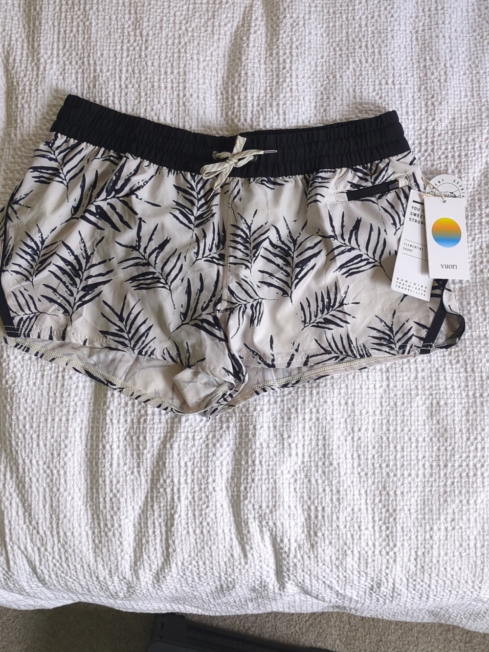 NWT Vuori Clementine Running Shorts Women's Size XLarge